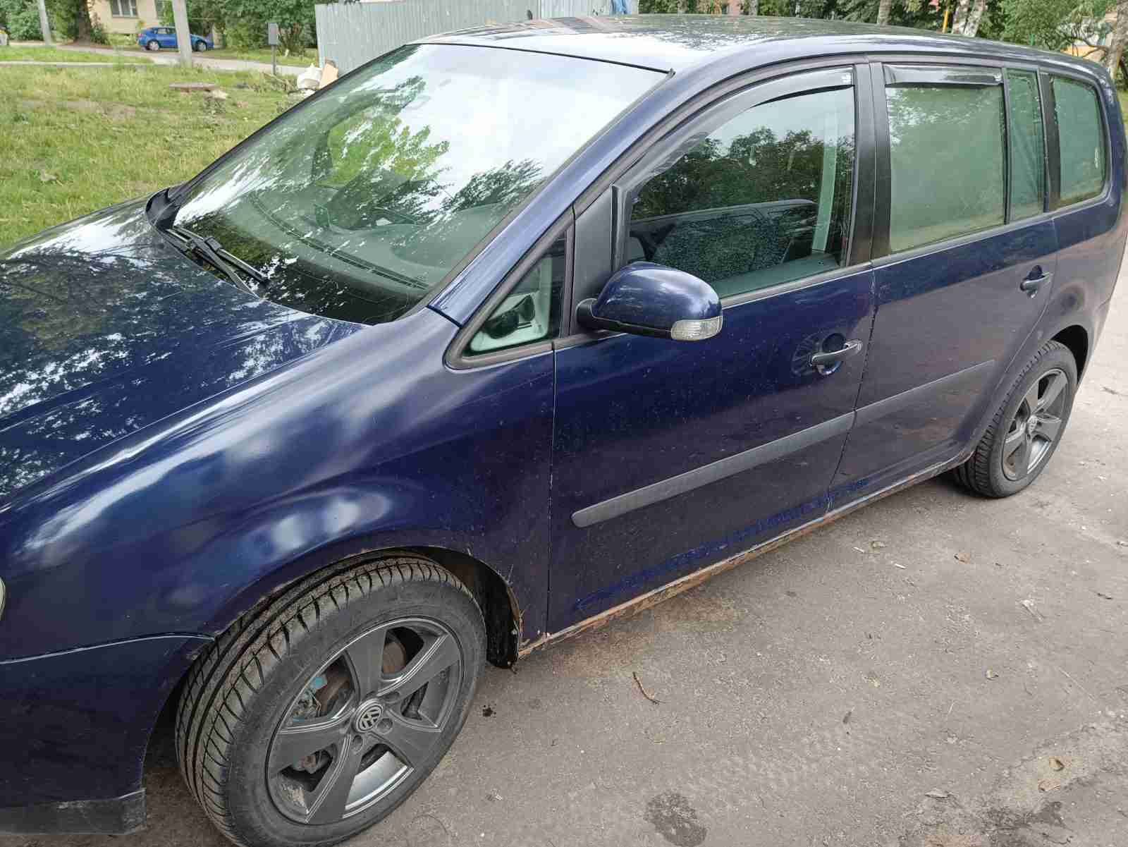 Продажа Volkswagen - Touran 2003 года